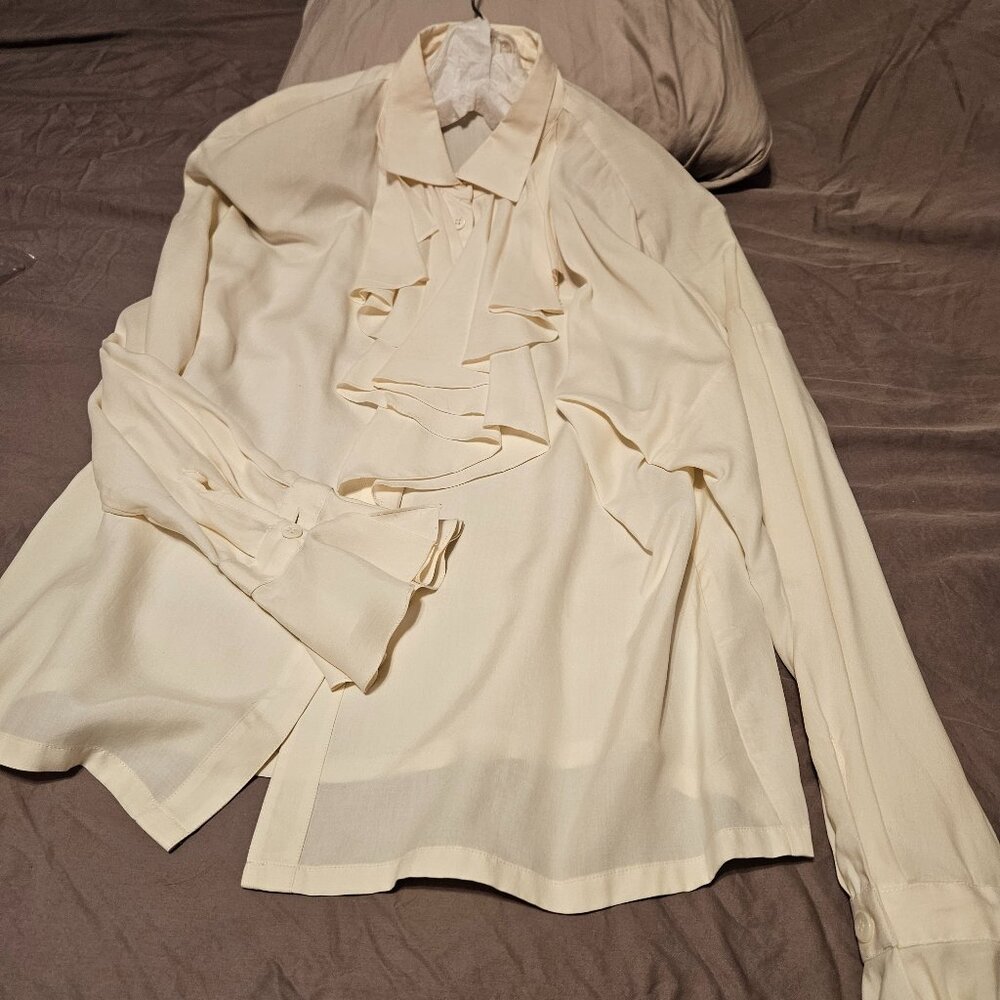 Dana Buchman, Size 10, 100% Silk Ruffled Blouse